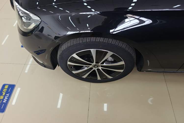 Used Mercedes-Benz E-Class New Energy 2023 E 350 e L Plug-in Hybrid Sedan Left Front Wheel Hub
