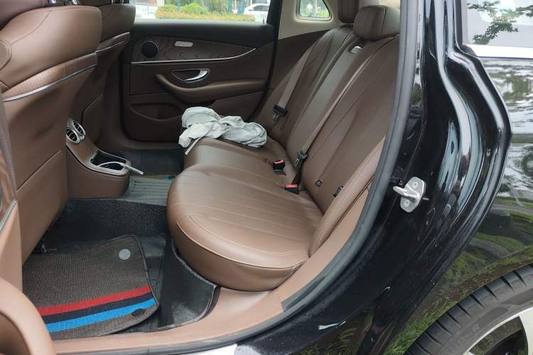 Used Mercedes-Benz E-Class New Energy 2023 E 350 e L Plug-in Hybrid Sedan Left Rear Seat