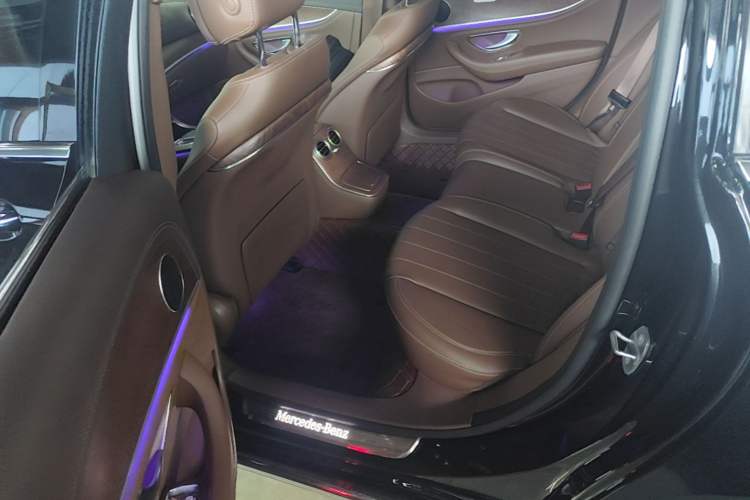 Used Mercedes-Benz E-Class New Energy 2023 E 350 e L Plug-in Hybrid Sedan Left Rear Seat
