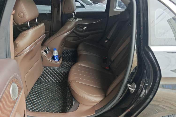 Used Mercedes-Benz E-Class New Energy 2023 E 350 e L Plug-in Hybrid Sedan Left Rear Seat