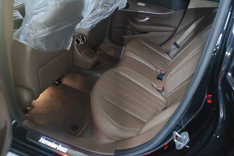 Used Mercedes-Benz E-Class New Energy 2023 E 350 e L Plug-in Hybrid Sedan Left Rear Seat