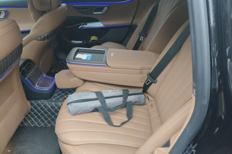 Used Mercedes-Benz E-Class New Energy 2023 E 350 e L Plug-in Hybrid Sedan Left Rear Seat