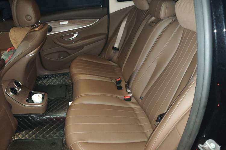 Used Mercedes-Benz E-Class New Energy 2023 E 350 e L Plug-in Hybrid Sedan Left Rear Seat