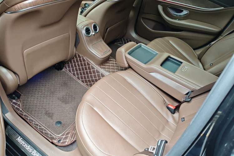 Used Mercedes-Benz E-Class New Energy 2023 E 350 e L Plug-in Hybrid Sedan Left Rear Seat