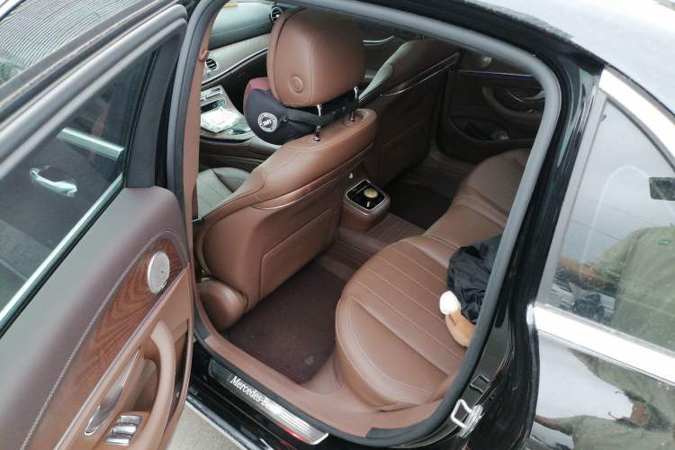 Used Mercedes-Benz E-Class New Energy 2023 E 350 e L Plug-in Hybrid Sedan Left Rear Seat