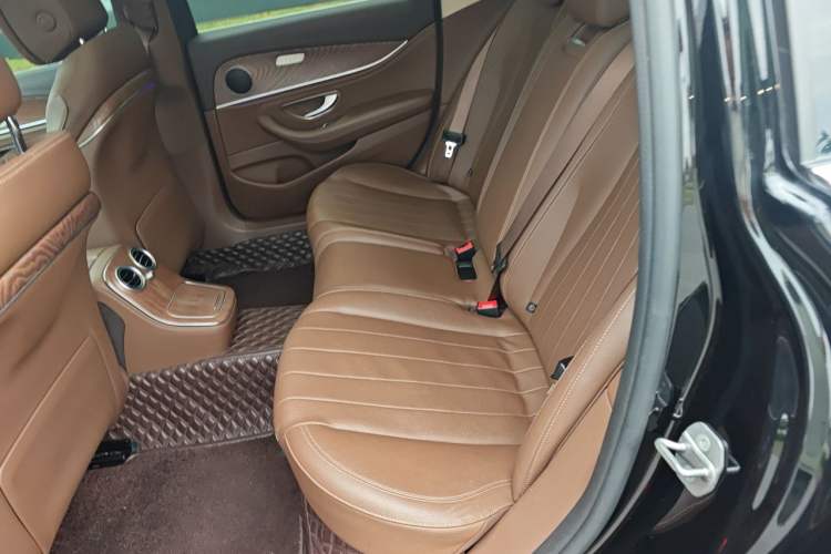 Used Mercedes-Benz E-Class New Energy 2023 E 350 e L Plug-in Hybrid Sedan Left Rear Seat