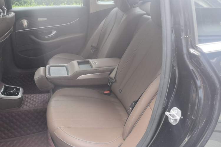 Used Mercedes-Benz E-Class New Energy 2023 E 350 e L Plug-in Hybrid Sedan Left Rear Seat