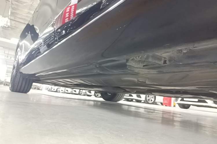 Used Mercedes-Benz E-Class New Energy 2023 E 350 e L Plug-in Hybrid Sedan Left Side Sill