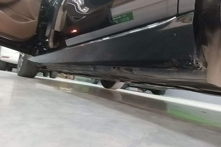 Used Mercedes-Benz E-Class New Energy 2023 E 350 e L Plug-in Hybrid Sedan Left Side Sill