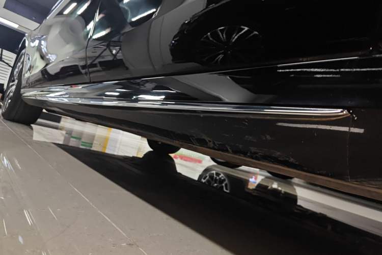 Used Mercedes-Benz E-Class New Energy 2023 E 350 e L Plug-in Hybrid Sedan Left Side Sill