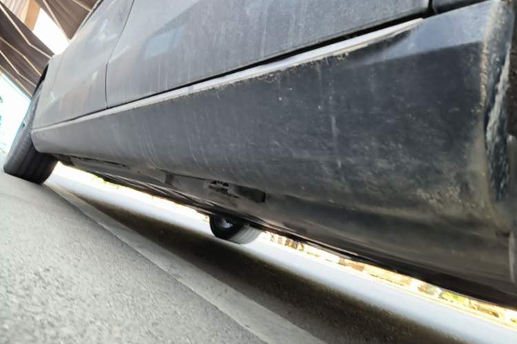 Used Mercedes-Benz E-Class New Energy 2023 E 350 e L Plug-in Hybrid Sedan Left Side Sill