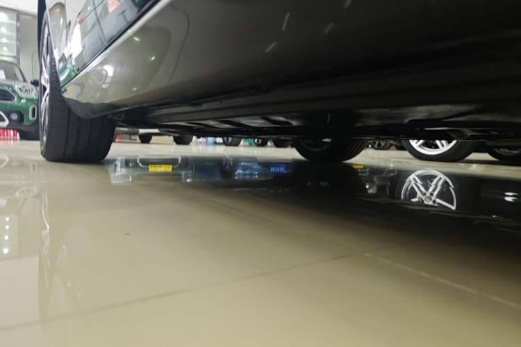 Used Mercedes-Benz E-Class New Energy 2023 E 350 e L Plug-in Hybrid Sedan Left Side Sill
