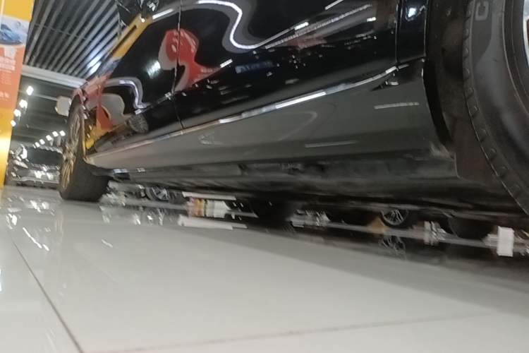 Used Mercedes-Benz E-Class New Energy 2023 E 350 e L Plug-in Hybrid Sedan Left Side Sill