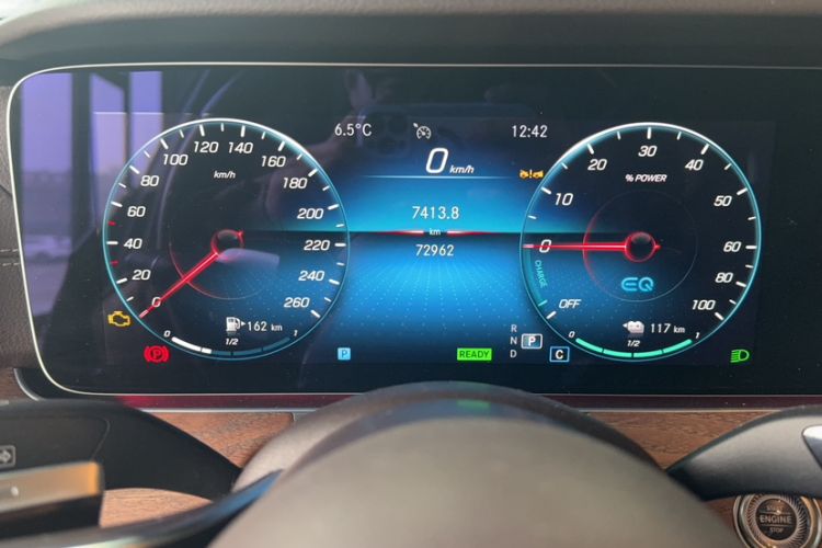 Used Mercedes-Benz E-Class New Energy 2023 E 350 e L Plug-in Hybrid Sedan Odometer Close Up