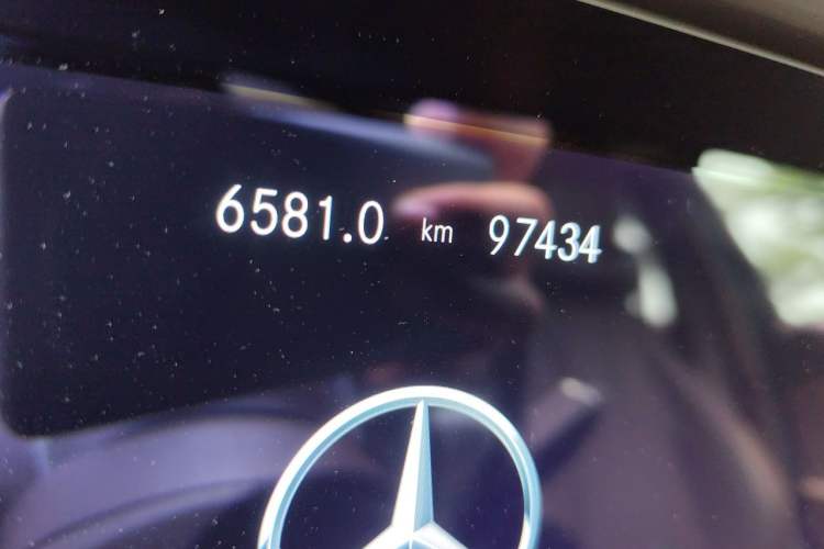 Used Mercedes-Benz E-Class New Energy 2023 E 350 e L Plug-in Hybrid Sedan Odometer Close Up