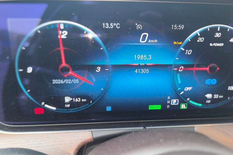 Used Mercedes-Benz E-Class New Energy 2023 E 350 e L Plug-in Hybrid Sedan Odometer Close Up