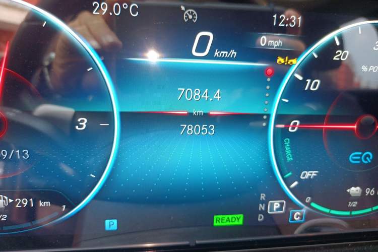 Used Mercedes-Benz E-Class New Energy 2023 E 350 e L Plug-in Hybrid Sedan Odometer Close Up