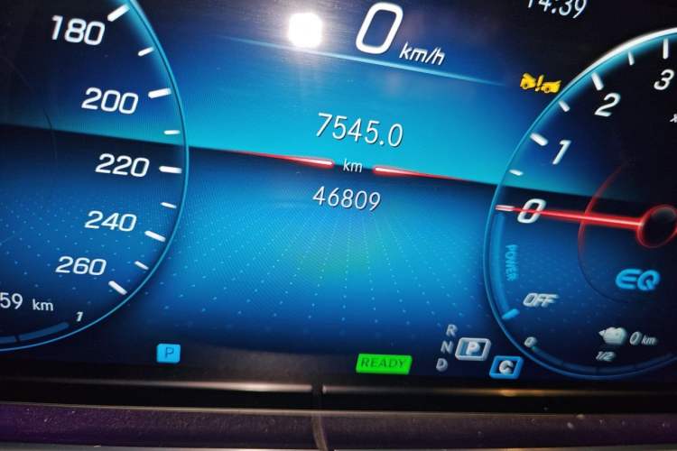 Used Mercedes-Benz E-Class New Energy 2023 E 350 e L Plug-in Hybrid Sedan Odometer Close Up