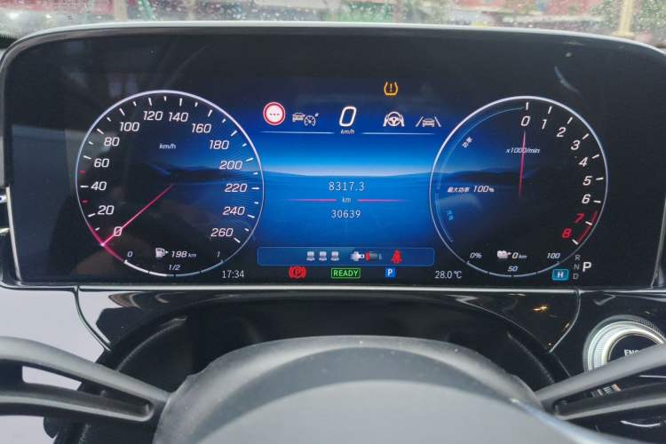 Used Mercedes-Benz E-Class New Energy 2023 E 350 e L Plug-in Hybrid Sedan Odometer Close Up