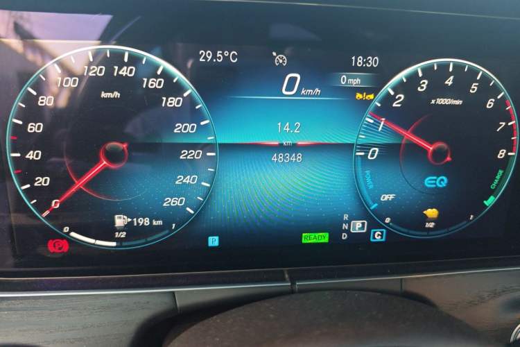 Used Mercedes-Benz E-Class New Energy 2023 E 350 e L Plug-in Hybrid Sedan Odometer Close Up
