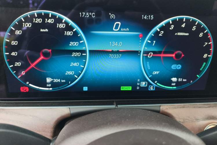 Used Mercedes-Benz E-Class New Energy 2023 E 350 e L Plug-in Hybrid Sedan Odometer Close Up