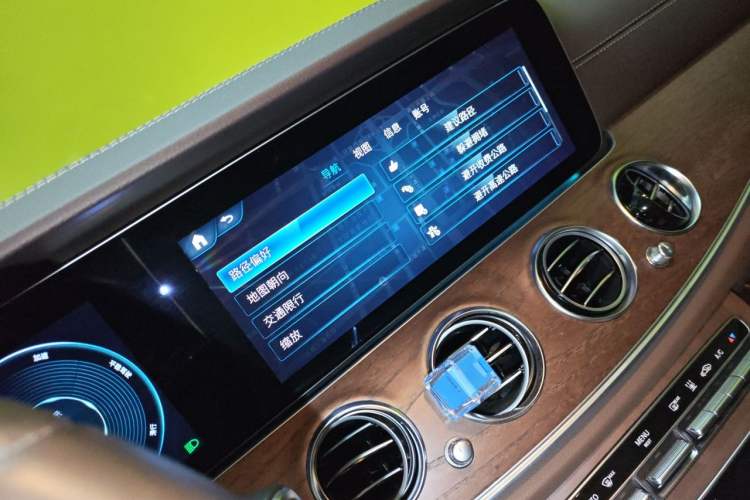 Used Mercedes-Benz E-Class New Energy 2023 E 350 e L Plug-in Hybrid Sedan Odometer Close Up