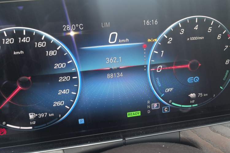Used Mercedes-Benz E-Class New Energy 2023 E 350 e L Plug-in Hybrid Sedan Odometer Close Up