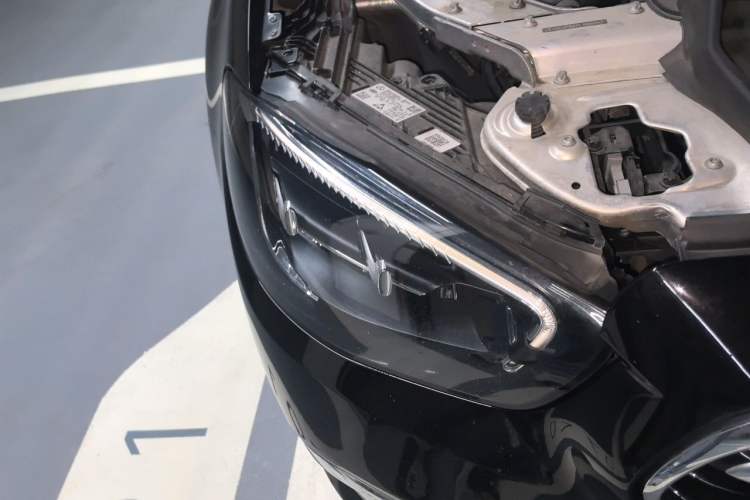Used Mercedes-Benz E-Class New Energy 2023 E 350 e L Plug-in Hybrid Sedan Right Front Headlight