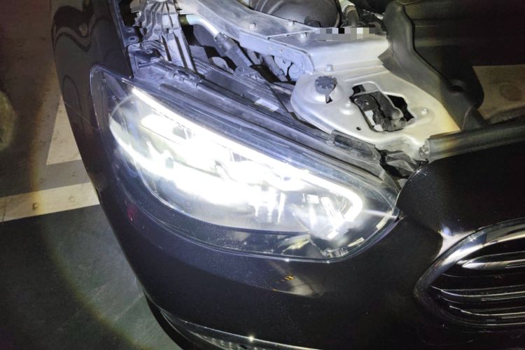 Used Mercedes-Benz E-Class New Energy 2023 E 350 e L Plug-in Hybrid Sedan Right Front Headlight