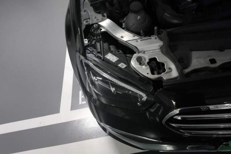 Used Mercedes-Benz E-Class New Energy 2023 E 350 e L Plug-in Hybrid Sedan Right Front Headlight