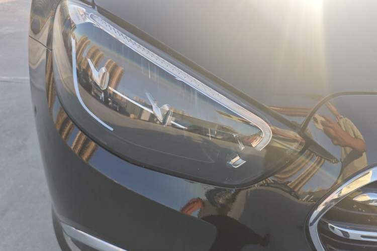 Used Mercedes-Benz E-Class New Energy 2023 E 350 e L Plug-in Hybrid Sedan Right Front Headlight