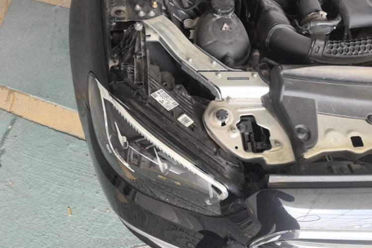 Used Mercedes-Benz E-Class New Energy 2023 E 350 e L Plug-in Hybrid Sedan Right Front Headlight