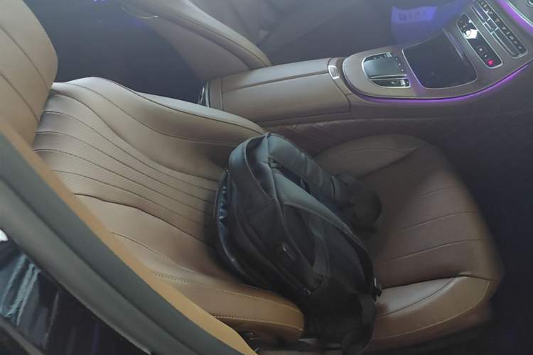 Used Mercedes-Benz E-Class New Energy 2023 E 350 e L Plug-in Hybrid Sedan Right Front Seat