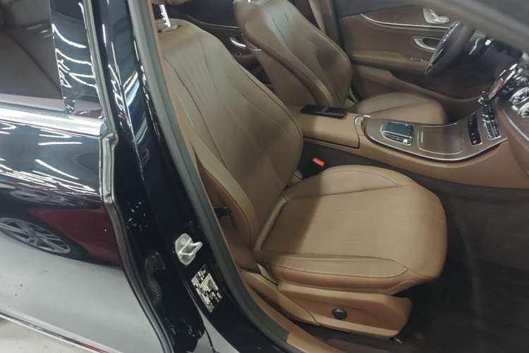Used Mercedes-Benz E-Class New Energy 2023 E 350 e L Plug-in Hybrid Sedan Right Front Seat