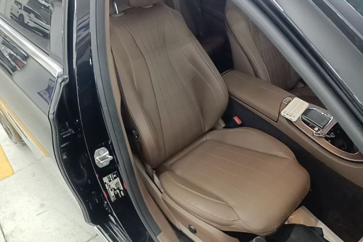 Used Mercedes-Benz E-Class New Energy 2023 E 350 e L Plug-in Hybrid Sedan Right Front Seat
