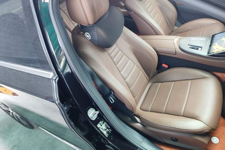 Used Mercedes-Benz E-Class New Energy 2023 E 350 e L Plug-in Hybrid Sports Sedan Right Front Seat