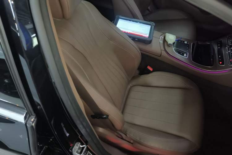 Used Mercedes-Benz E-Class New Energy 2023 E 350 e L Plug-in Hybrid Sedan Right Front Seat