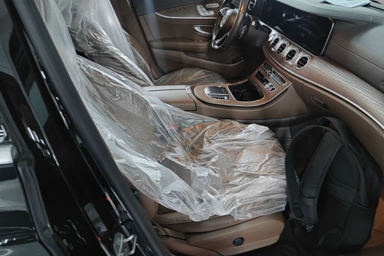 Used Mercedes-Benz E-Class New Energy 2023 E 350 e L Plug-in Hybrid Sedan Right Front Seat