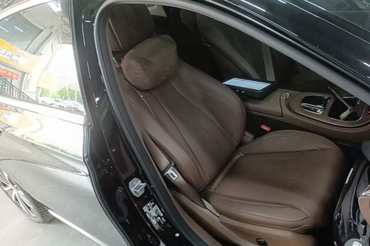 Used Mercedes-Benz E-Class New Energy 2023 E 350 e L Plug-in Hybrid Sedan Right Front Seat