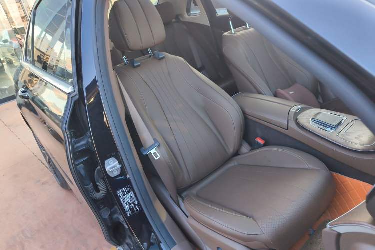 Used Mercedes-Benz E-Class New Energy 2023 E 350 e L Plug-in Hybrid Sedan Right Front Seat