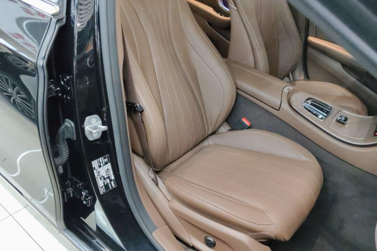 Used Mercedes-Benz E-Class New Energy 2023 E 350 e L Plug-in Hybrid Sedan Right Front Seat