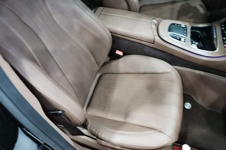 Used Mercedes-Benz E-Class New Energy 2023 E 350 e L Plug-in Hybrid Sedan Right Front Seat