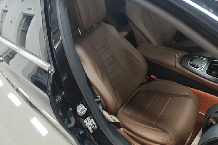 Used Mercedes-Benz E-Class New Energy 2023 E 350 e L Plug-in Hybrid Sedan Right Front Seat