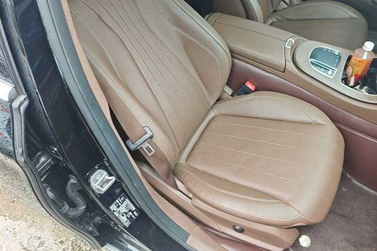 Used Mercedes-Benz E-Class New Energy 2023 E 350 e L Plug-in Hybrid Sedan Right Front Seat