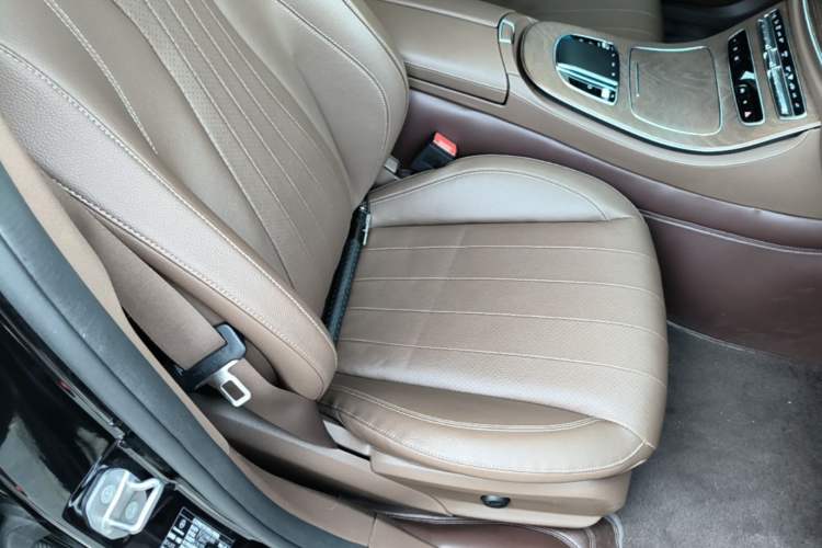 Used Mercedes-Benz E-Class New Energy 2023 E 350 e L Plug-in Hybrid Sedan Right Front Seat