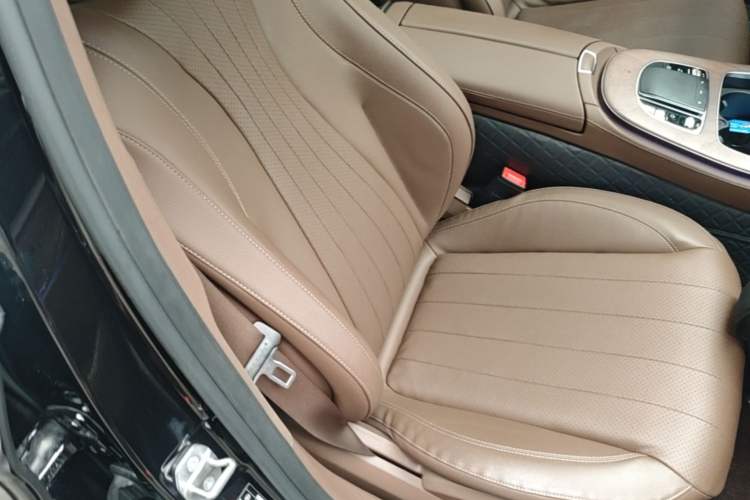 Used Mercedes-Benz E-Class New Energy 2023 E 350 e L Plug-in Hybrid Sedan Right Front Seat