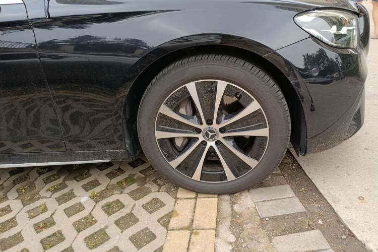Used Mercedes-Benz E-Class New Energy 2023 E 350 e L Plug-in Hybrid Sports Sedan Right Front Wheel Hub