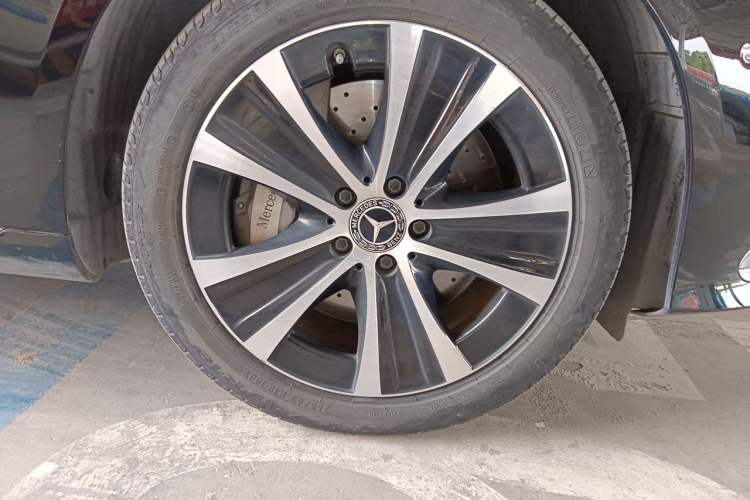 Used Mercedes-Benz E-Class New Energy 2023 E 350 e L Plug-in Hybrid Sedan Right Front Wheel Hub