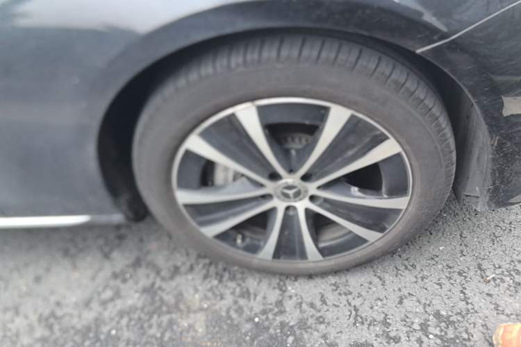 Used Mercedes-Benz E-Class New Energy 2023 E 350 e L Plug-in Hybrid Sedan Right Front Wheel Hub