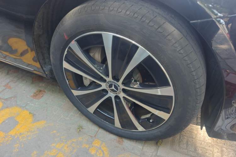Used Mercedes-Benz E-Class New Energy 2023 E 350 e L Plug-in Hybrid Sedan Right Front Wheel Hub